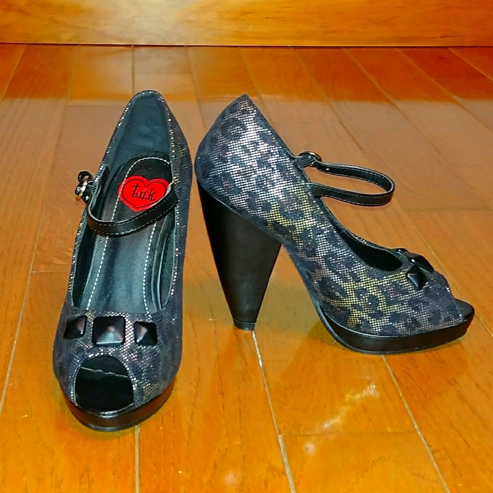 Like New T.U.K. leopard pin up heels